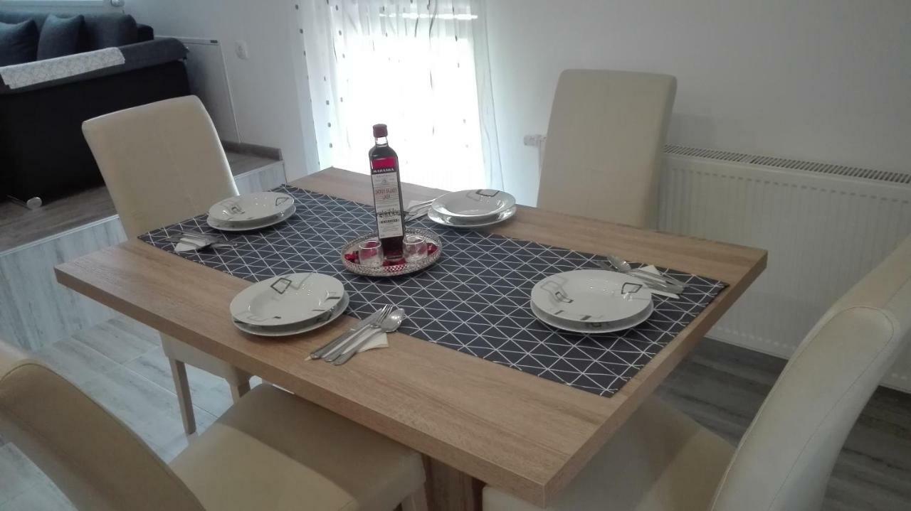Apartman Diva Оточац Екстер'єр фото